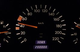 Vozači pozvani da smanje brzinu za 10 km/h kako bi uštedeli gorivo: Koja je logika iza toga?