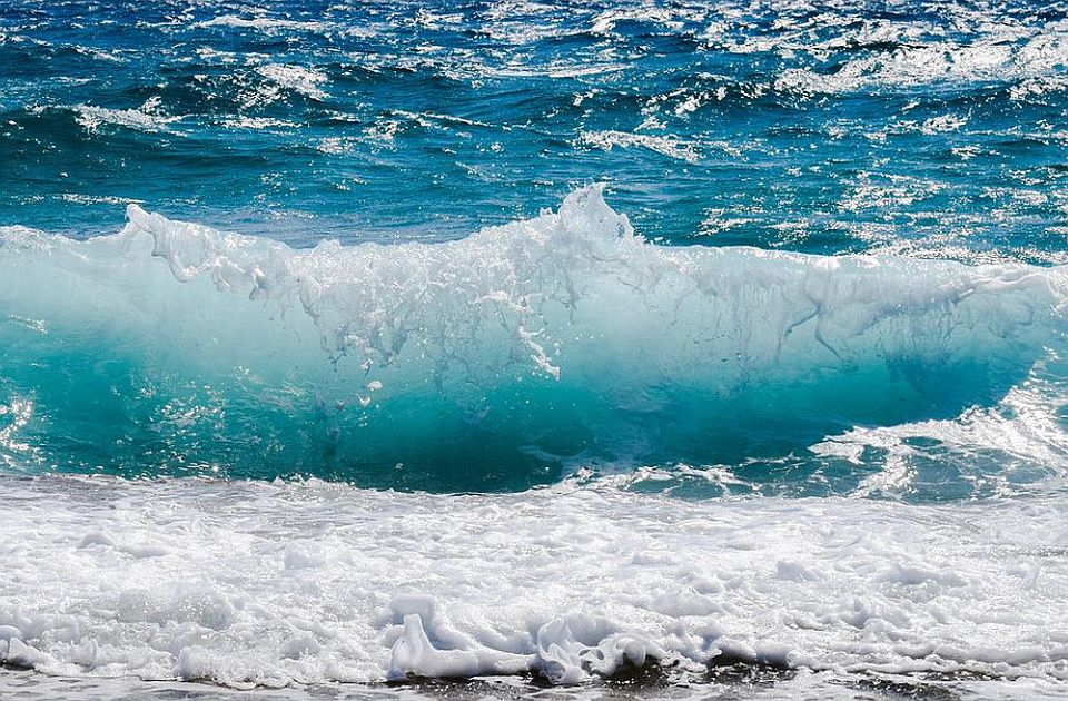 Preživeo 16 sati ispod prevrnutog čamca u Atlantiku