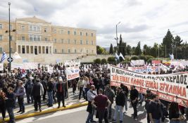 Hiljade na novim protestima u Grčkoj zbog pogibije ljudi u sudaru vozova: 