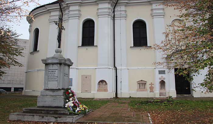 SPC ne prestaje da pričešćuje vernike, Lončar bez konkretne reakcije