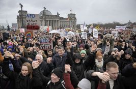 FOTO Masovni protesti protiv ekstremne desnice u Nemačkoj: U Berlinu oko 150.000 ljudi demonstriralo