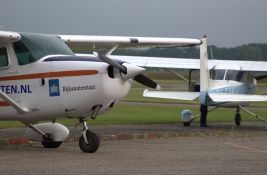 FOTO, VIDEO: Avion koji je nosio reklamni baner pao kod Kopakabane, poginuo pilot