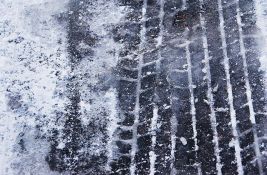 AMSS: Raskvašen sneg na putevima na jugoistoku Srbije