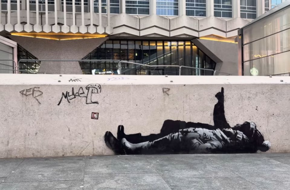 FOTO, VIDEO: Novi Benksijevi murali osvanuli u Londonu, različita su tumačenja šta simbolizuju