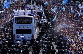Posledice slavlja u Argentini: Dvoje mrtvih, dete u komi, oteta policijska kola, hiljade povređenih