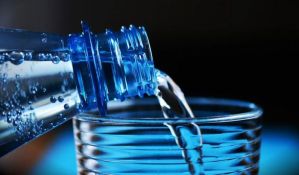 Flaširana voda pet proizvođača povučena sa tržišta u Bosni i Hercegovini
