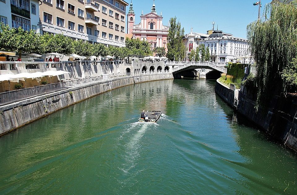 Na današnji dan: Umrli Kalašnjikov i Kid, Slovenci glasali za izdvajanje iz Jugoslavije, pobedio DOS