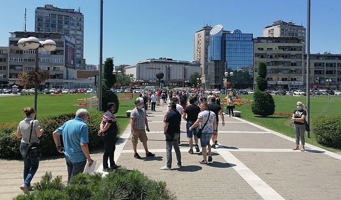 FOTO: Kragujevački ugostitelji protestovali, tvrde da im je ugrožena egzistencija zbog novih mera