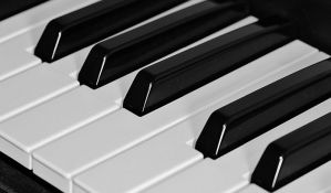 Novi Pazar umesto dočeka kupuje klavir i pomaže deci
