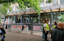 FOTO, VIDEO: Ponovo blokiran novosadski sud