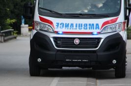 U sudaru automobila i teretnog vozila u Preljini teško povređen muškarac