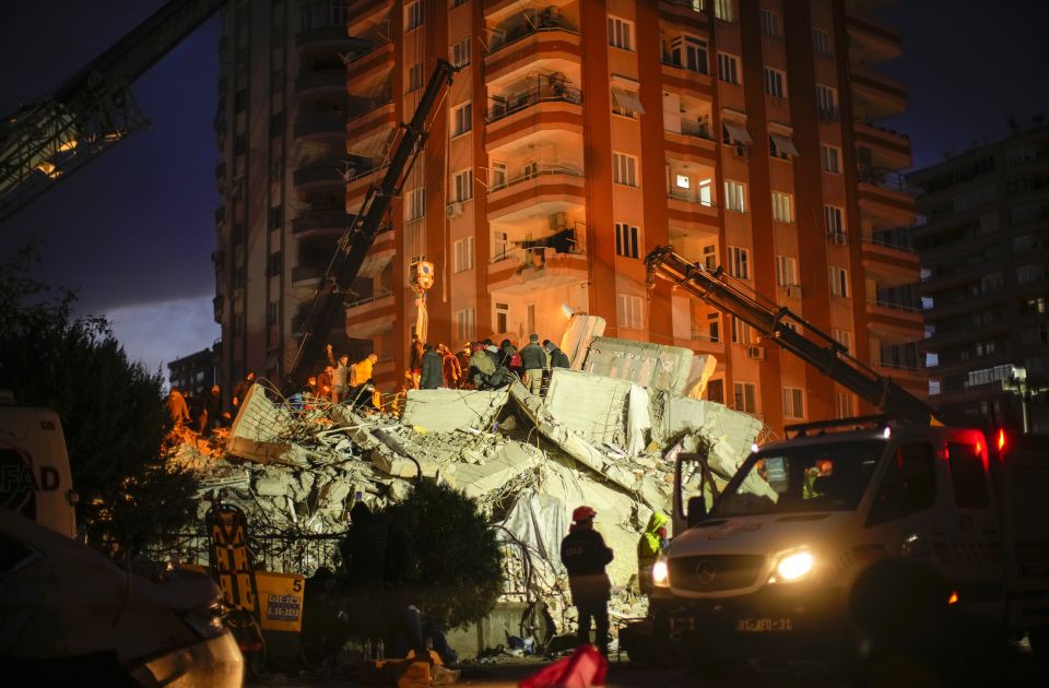 Broj mrtvih u zemljotresu u Turskoj i Siriji prešao 6.200, trka da se nađu preživeli