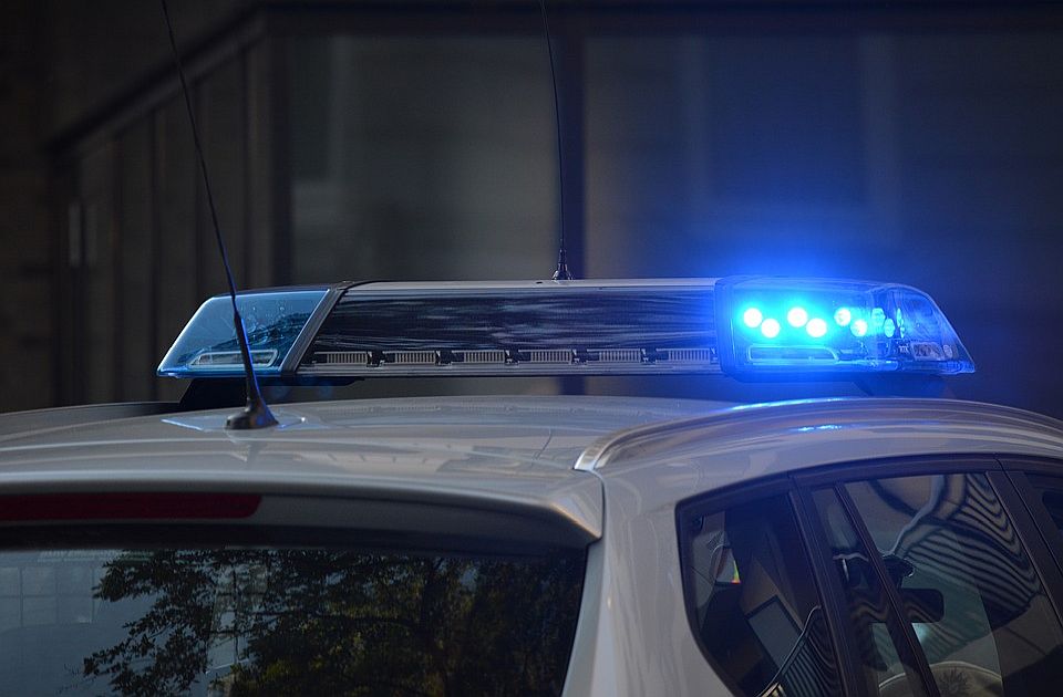Nešvil: Na muškarca sa skalpelom pucala devetorica policajaca