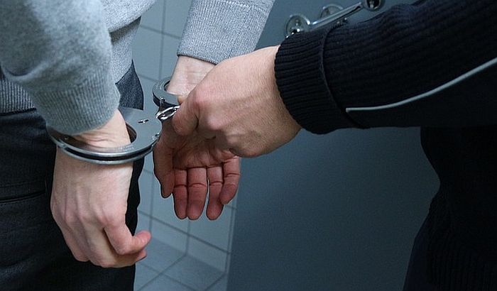 Uhapšen pomoćnik javnog izvršitelja u Nišu zbog primanja mita
