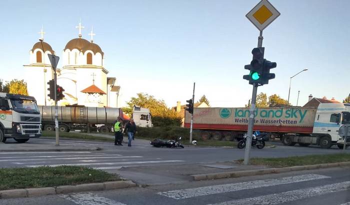 Sudar kamiona i motora u Petrovaradinu