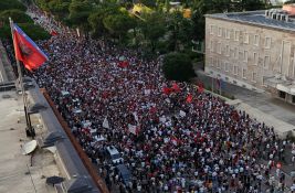 Flamingo revolucija u Albaniji: Evropska komisija upozorila zbog odmarališta povezanog sa Kušnerom