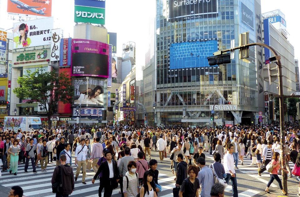 Popularni turistički kvart u Tokiju kažnjava turiste koji bacaju otpad - i to na licu mesta