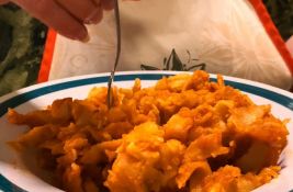 VIDEO: Stari, dobri grenadir marš ili nasuvo sa krompirom