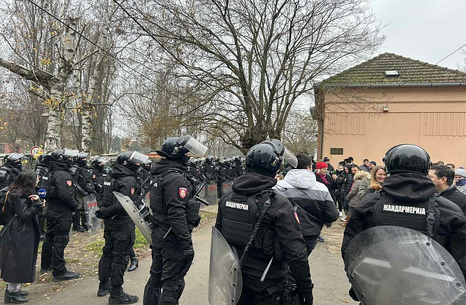 Popov: Pelegrini zažmurio na oba oka, kao Vučić kad se pojavi karta 