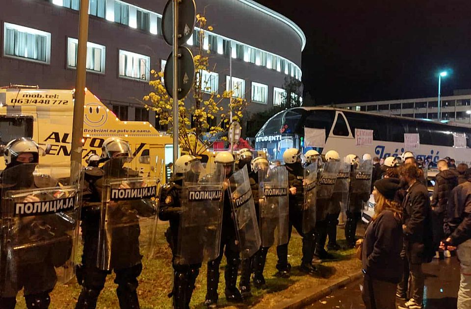 Mesec dana od policijske brutalnosti kod Banovine: MUP bez informacija koji policajac je tukao devojku 