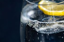 Ispijanje vode sa limunom: Pored brojnih prednosti, nosi i neke negativne efekte