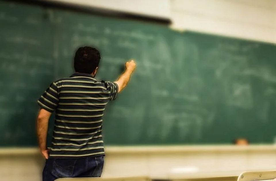 Ako se obećanja ispune: Nastavnicima povišica između 7.000 i 8.000 dinara