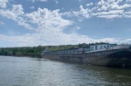 Brod u Novom Sadu sam prešao 24 km i nasukao se: Dve nedelje niko ne reaguje
