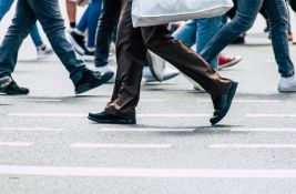 Nakon zbrke i ismevanja: Slovačka ipak ne ograničava brzinu pešaka, poslanik objasnio o čemu je reč Nakon zbrke i ismevanja: Slovačka ipak ne ograničava brzinu pešaka, poslanik objasnio o čemu je reč