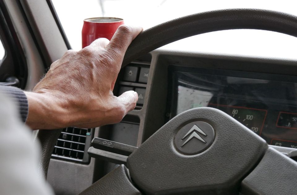 Nije retkost da se deca sportskih klubova prevoze kombijem - evo šta kaže pravilnik