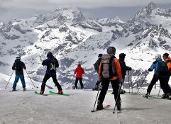 Švajcarcima zabranjeno da pevaju, ali mogu da skijaju
