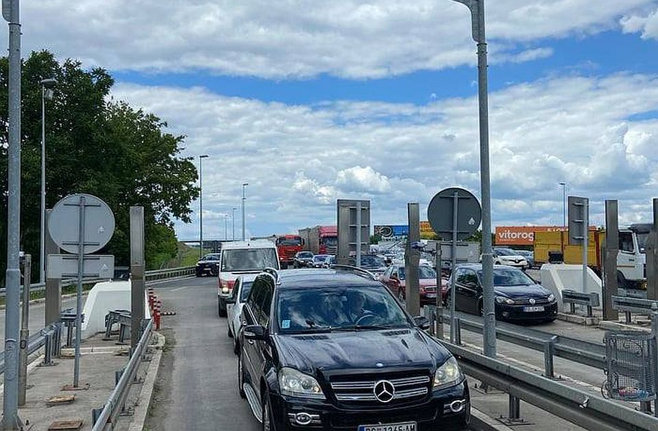 Gužve na naplatnoj rampi ka Beogradu, očekuje se jedan od najfrekventnijih vikenda