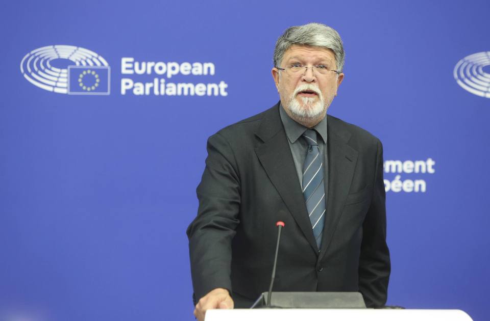 Picula: Neko ko teži ka EU ne može da ide na Putinovu paradu