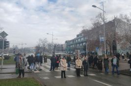 FOTO Umrlica za Univerzitet u Novom Sadu: Posle odavanja počasti, šetnja do rektorata