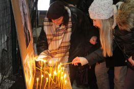 Paljenje sveća Oliveru Ivanoviću večeras na Trgu slobode: Osam godina od ubistva