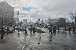 Zaletanje u ljude tokom odavanja počasti u Novom Sadu