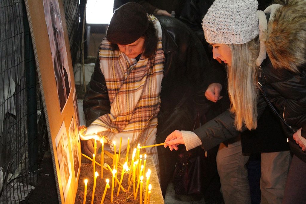 Paljenje sveća Oliveru Ivanoviću večeras na Trgu slobode: Osam godina od ubistva