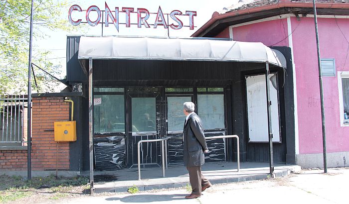 FOTO: Polaganjem venaca i paljenjem sveća obeleženo sedam godina od tragedije u "Kontrastu"