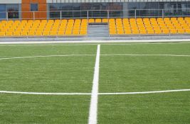  Srušio se deo nadstrešnice na stadionu u blizini Brčkog, nema povređenih