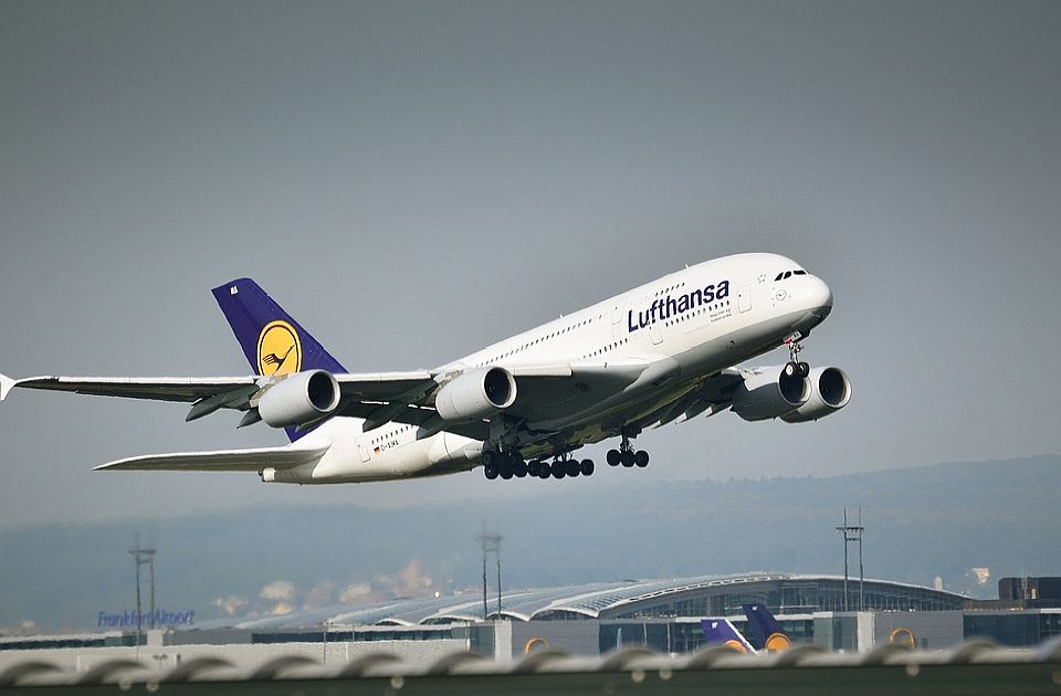 Zbog rasta cene mlaznog goriva smanjen broj sedišta u avionima