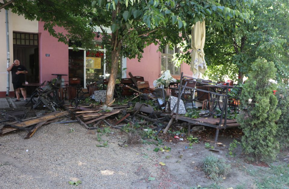 Svedoci uletanja "mercedesa" u baštu kafića: Išao je prebrzo, moglo je da bude gore