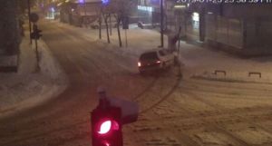 VIDEO: Vozač udario u semafor i oborio ceo sistem bezbednosti u Zaječaru 