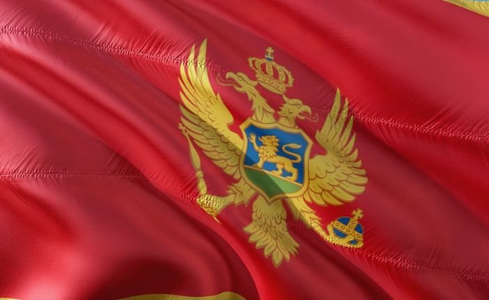Kazna od 2.000 evra za one koji zastavu Crne Gore koriste kao zavesu