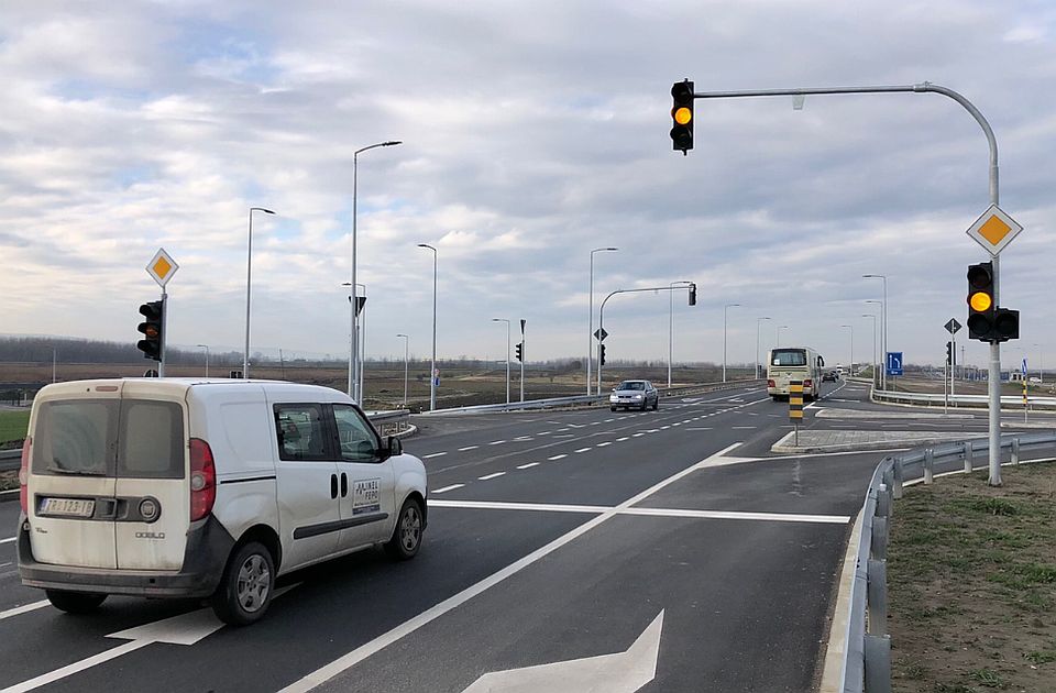 Vozači, obratite pažnju: Počinje sa radom novi semafor u Novom Sadu