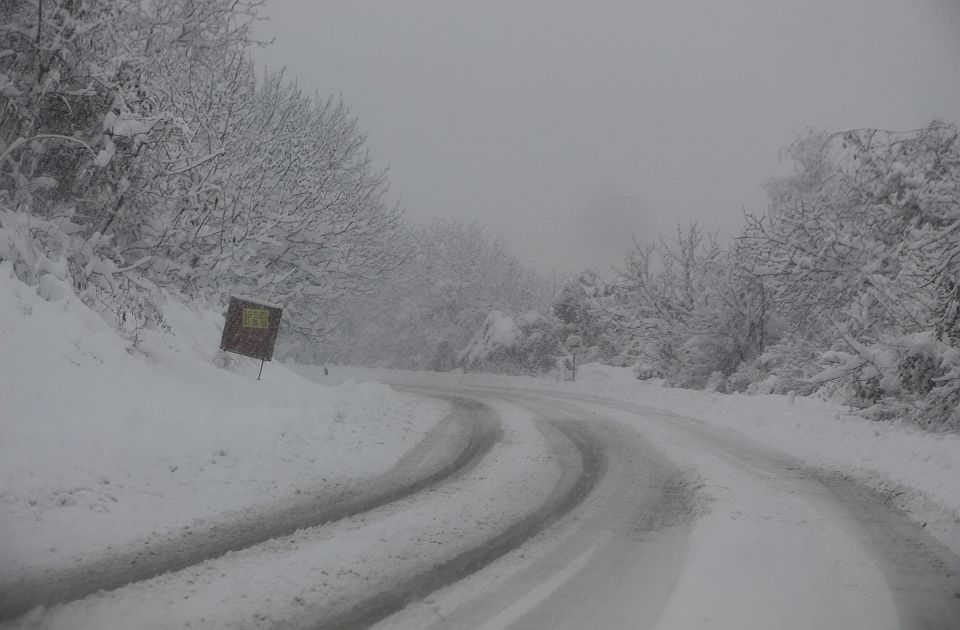 U Valjevu proglašena vanredna situacija zbog problema izazvanih snegom: Više od 10.000 ljudi bez struje