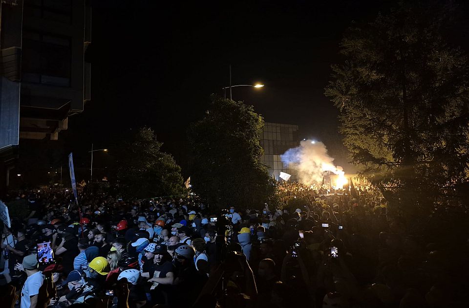 Godinu dana izveštavanja iz kriznih situacija: Psiholozi o novinarskim problemima