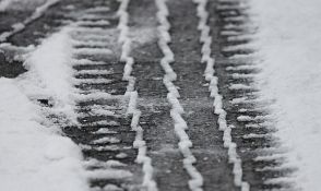 AMSS: Oprez u saobraćaju zbog ledene kiše i odrona