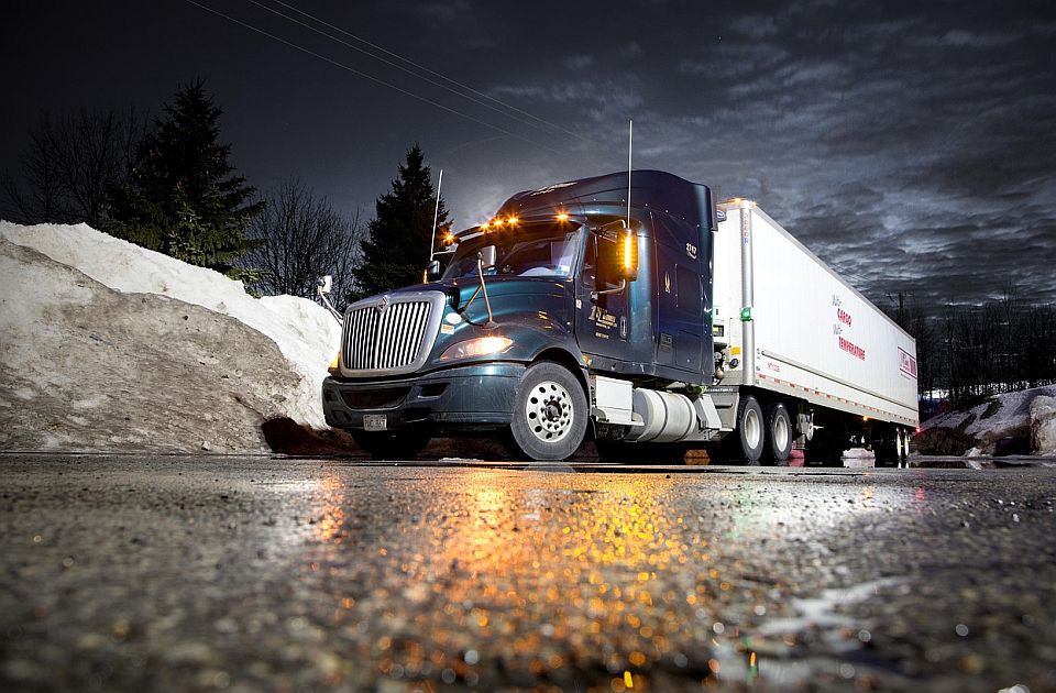 Otkrivena kameleon-šema firme Super ego: Dispečeri u Srbiji, kamioni u SAD, eksploatacija i izbegavanje kazni