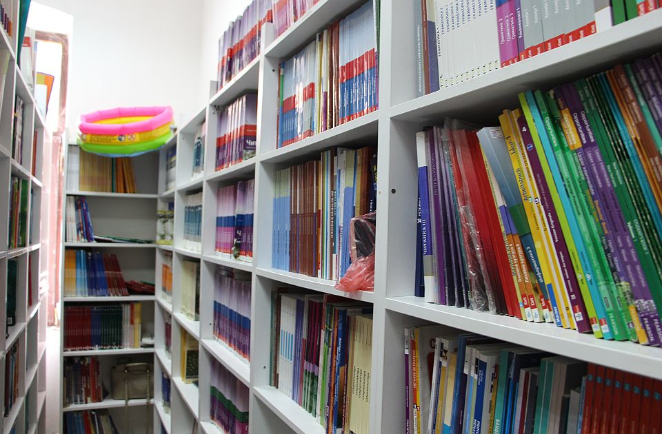 Za koje učenike Novi Sad (ne) finansira udžbenike