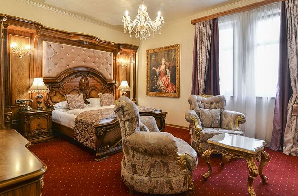 FOTO: Prodaje se jedinstveni "barokni" hotel u Sremskim Karlovcima - obiđite ga virtuelno