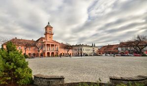Lancem i katancem zaključao sud jer i posle četvrt veka vodi parnicu